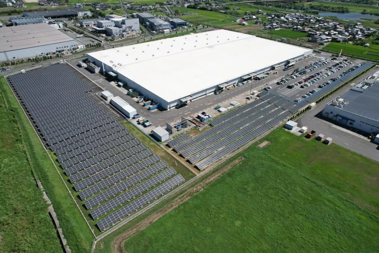 熊山工場に設置した自家消費型太陽光発電設備（出所：LIXIL）
