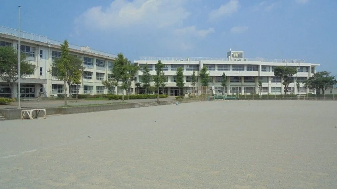 再エネ電力の供給を開始した横須賀市立大楠中学校（出所：コスモ石油マーケティング）
