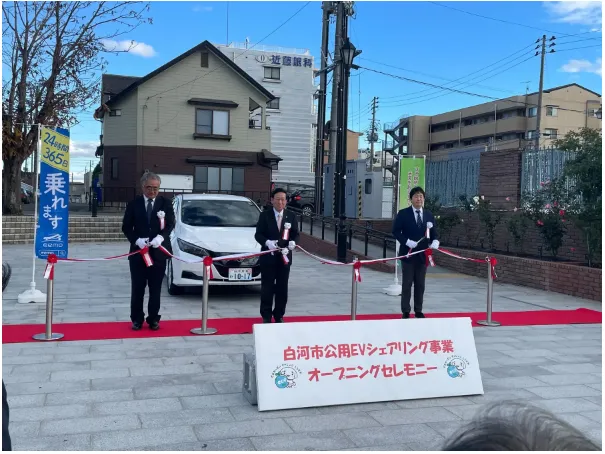 12月1日に行われたJR白河駅前でのオープニングセレモニーの様子（出所：REXEV）