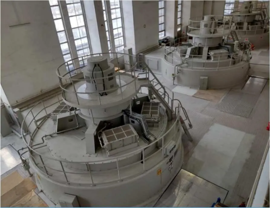 発電機外観(手前より1号機・2号機・3号機)(出所:東北電力)