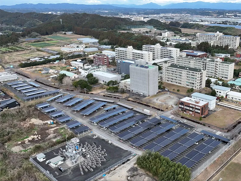 ソーラーカーポートが設置された宮崎大学「学木花キャンパス」（出所：出光興産）