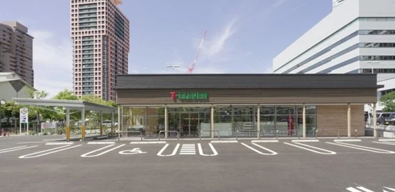 「セブン-イレブン福岡ももち店」の外観(出所:LIXIL)