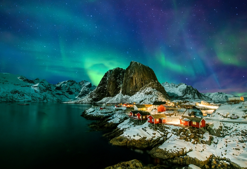 ノルウェーではオーロラも見ることができ、自然の雄大さを感じられる国だ(出所:PIXTA)