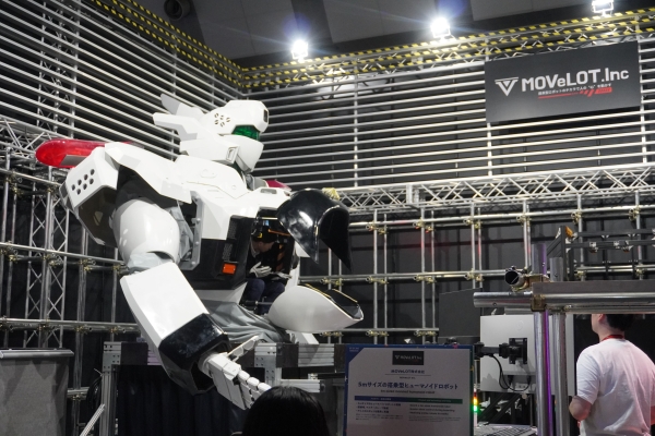 会場内には「機動警察パトレイバー」に登場するロボットも(MOVeLOT株式会社が出展)