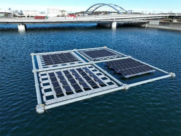 洋上浮体式太陽光発電施設（2025年3月末撤去済み）（出所：三井住友建設）