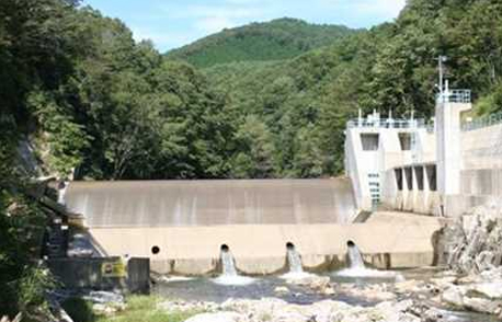 広島県北広島町は豊かな自然を生かし、小水力発電を脱炭素の柱に据えている(出所:北広島町)
