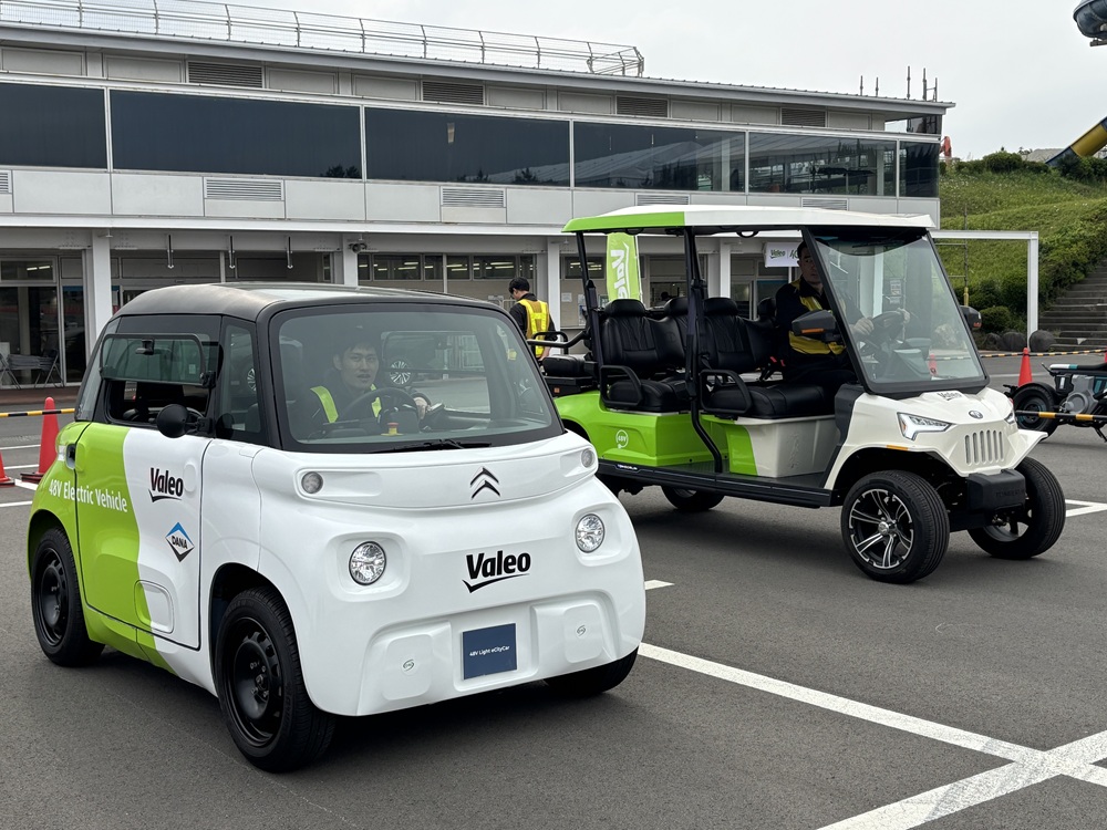 試乗した48Vシステムを活用した四輪車（筆者撮影）