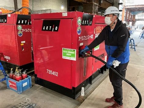 発電機に給油される「RD40」（出所：大成建設）