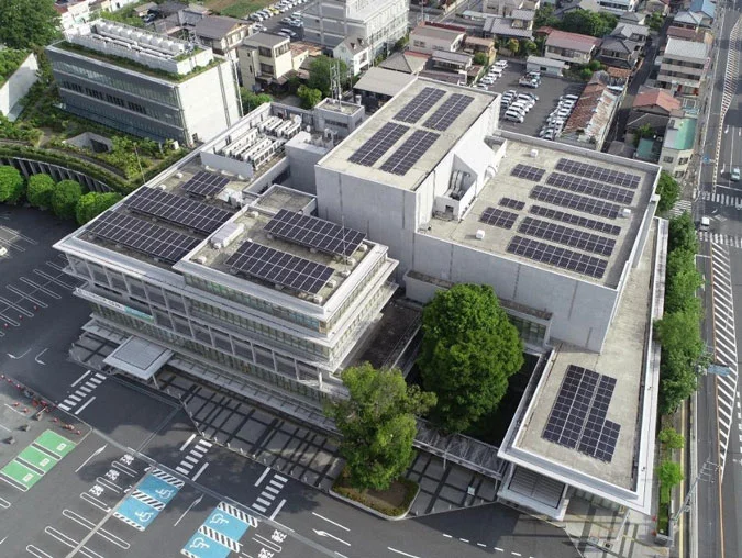 秩父市本庁舎・市民会館屋上の太陽光発電設備(出所:秩父電力)