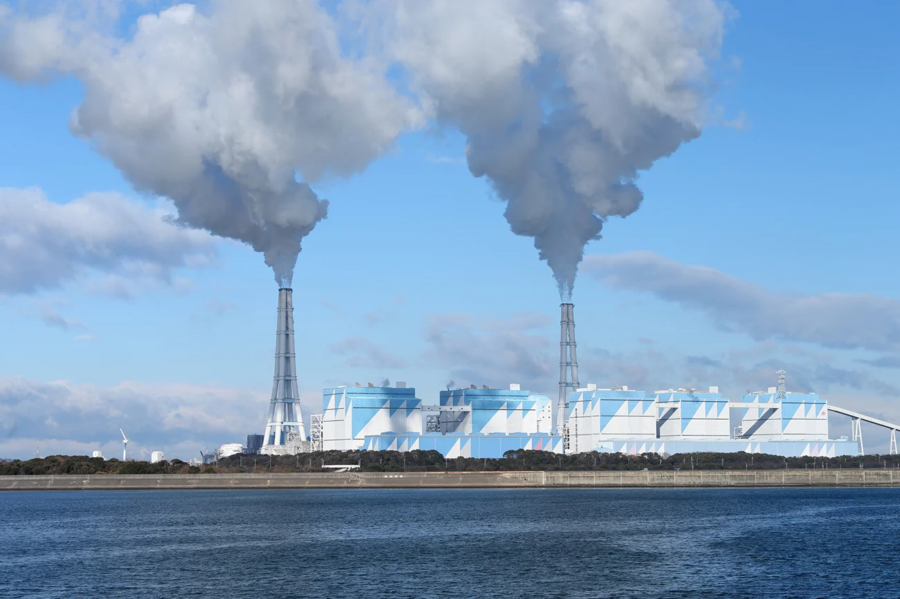 製鉄所や火力発電所などから排出されるCO2を活用し、グリシンの直接製造を目指す。画像はイメージです