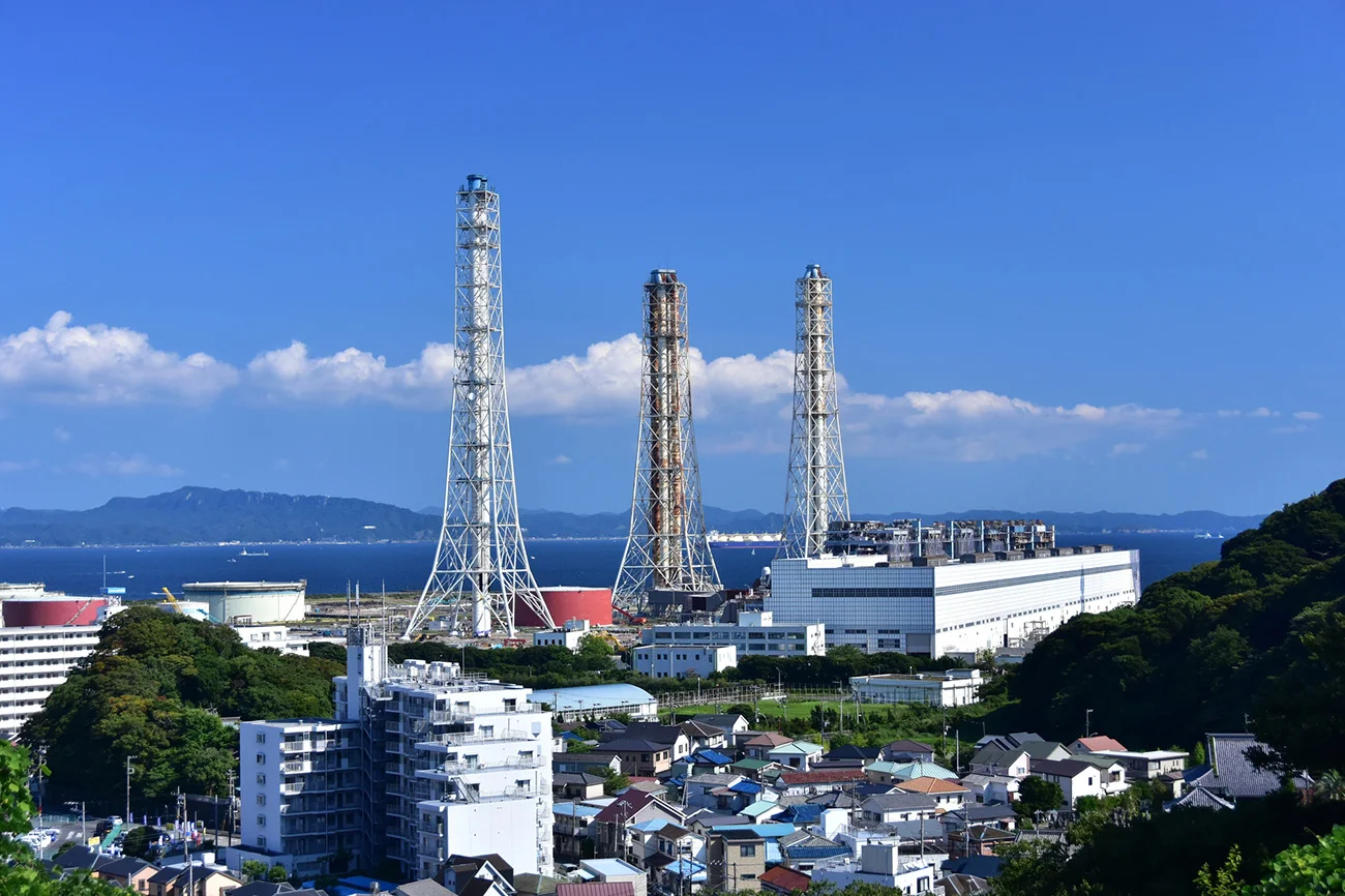 横須賀の火力発電所（出所：PIXTA）