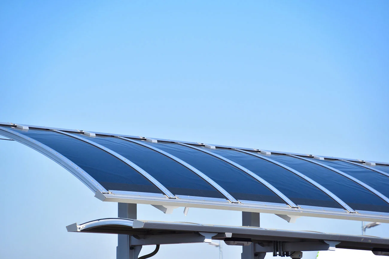 実証という形でさまざまな場所での活用が進むペロブスカイト太陽電池。画像はイメージです