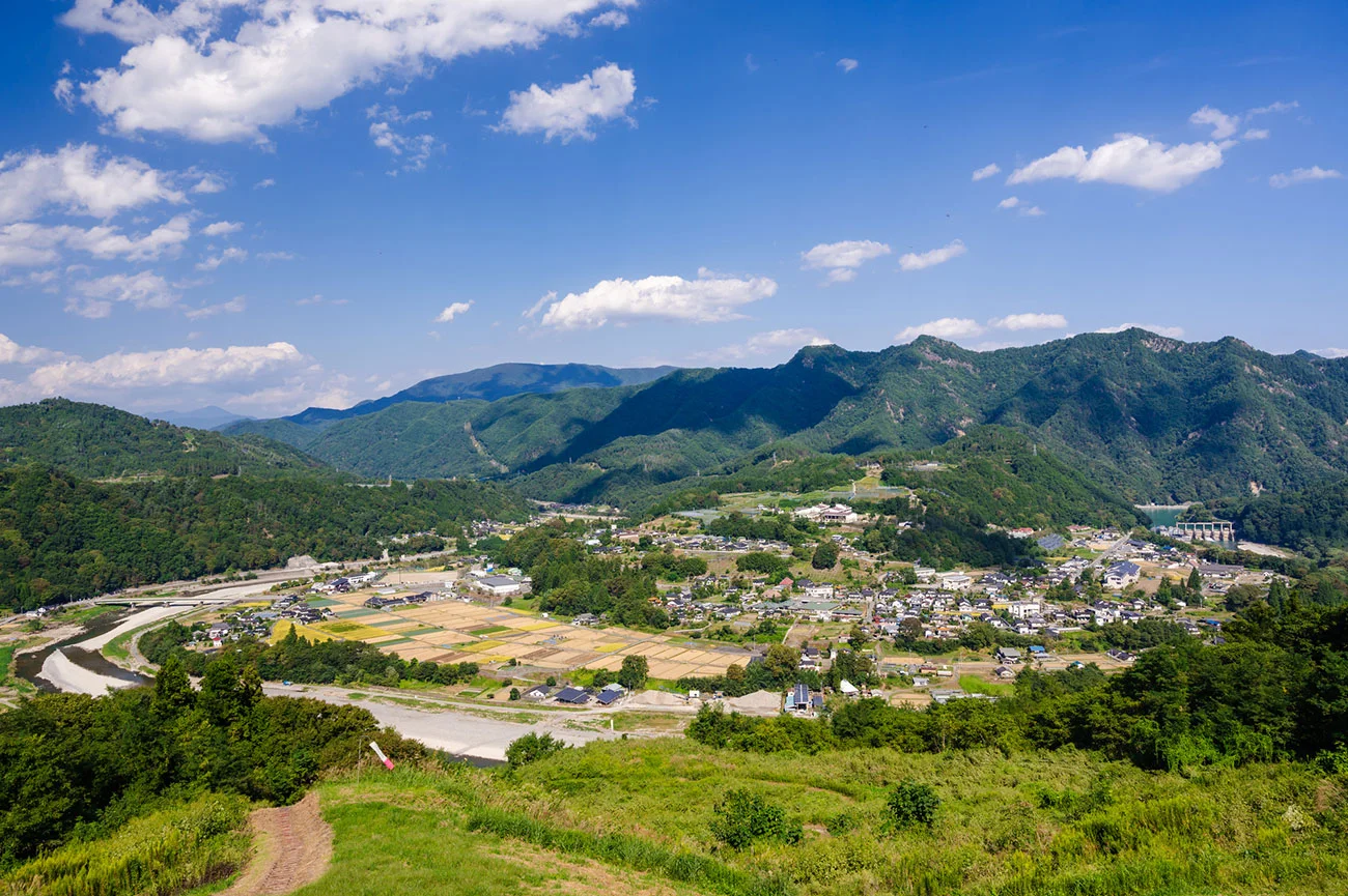長野県生坂村にある生坂スカイスポーツ公園からの風景（出所：PIXTA）