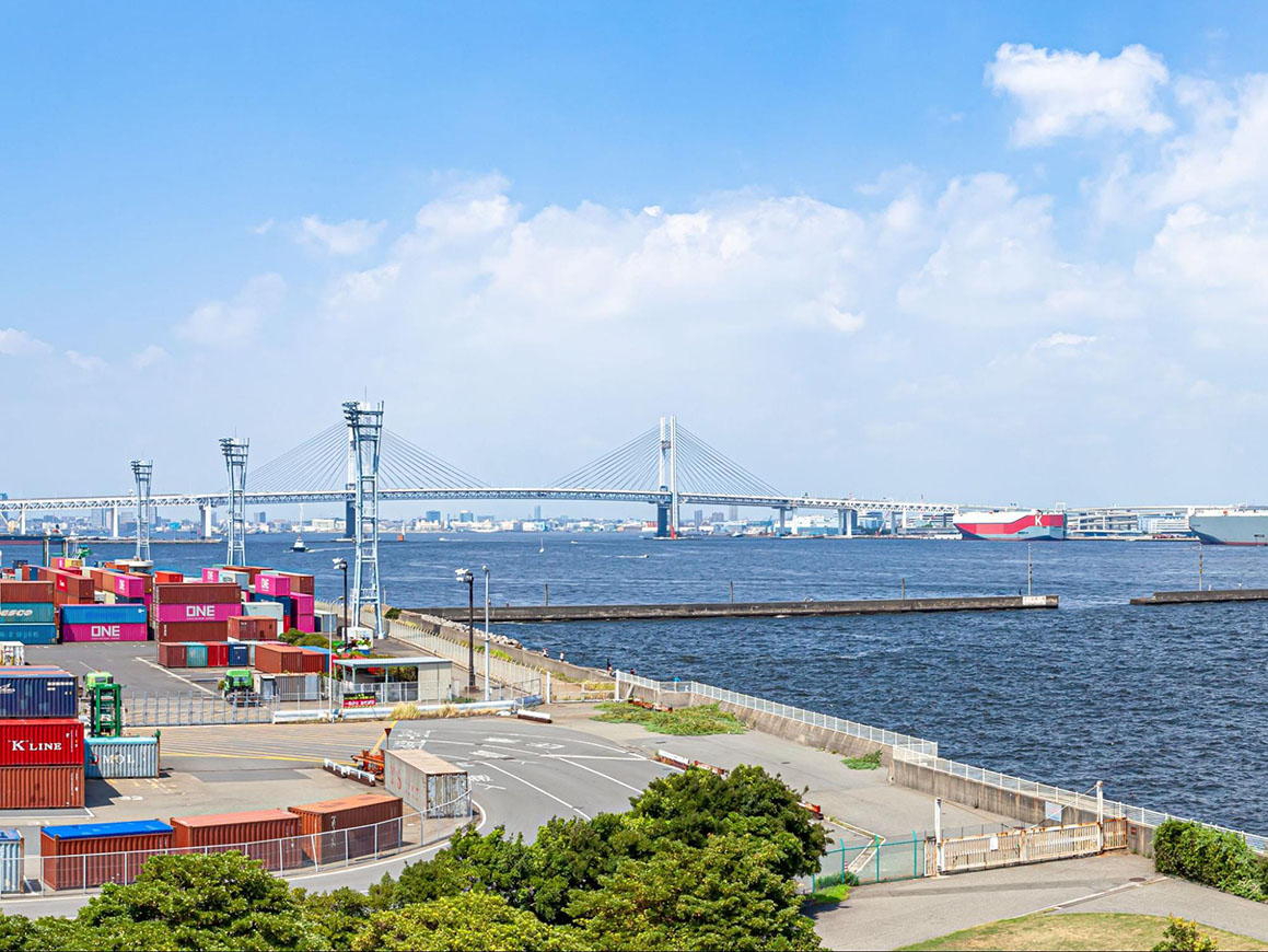 横浜港（出所：123RF）