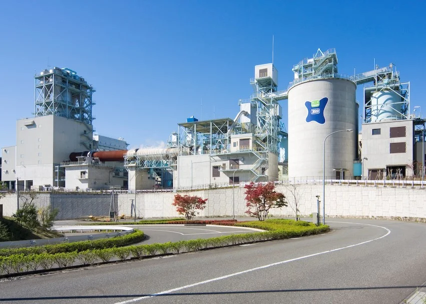二ツ塚処分場の「エコセメント化施設」外観(出所:太平洋セメント)