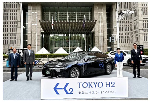 燃料電池タクシー出発式の様子（出所：東京都）