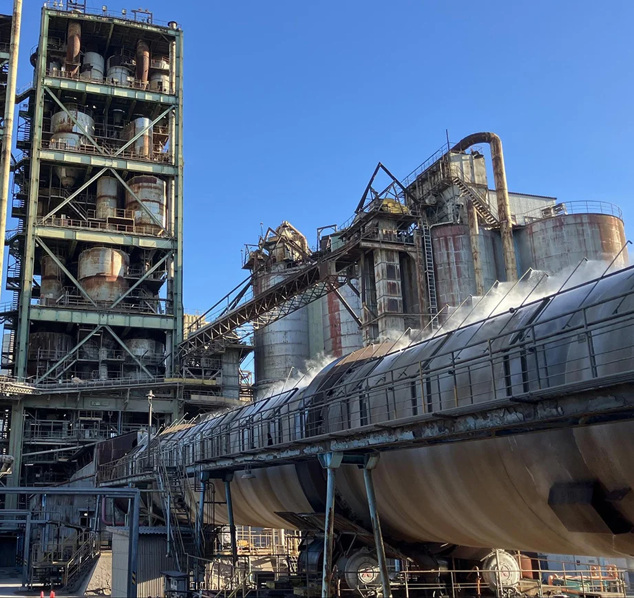 MUCC九州工場黒崎地区のセメント焼成用キルン・プレヒーター（出所：UBE三菱セメント）
