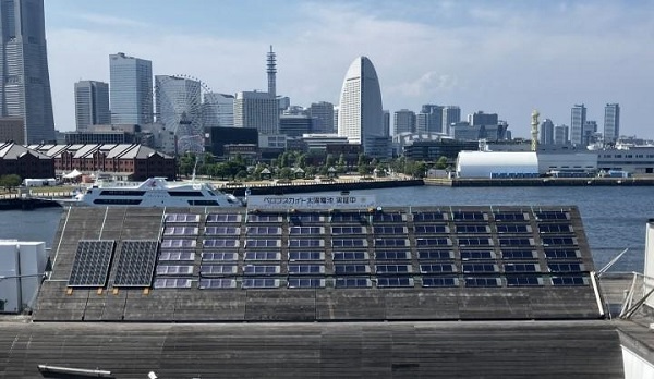 横浜港大さん橋とオフィスビルにペロブスカイト太陽電池を設置（出所：マクニカ）