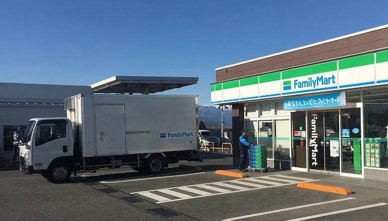 北陸エリアで定温商品を2便に減便する（出所：ファミリーマート）