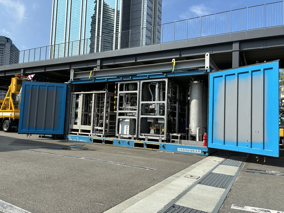 JR貨物コンテナを活用した水素発電ステーション。20ftコンテナサイズで、10tトラックによる輸送が可能 （出所：西尾レントオール）