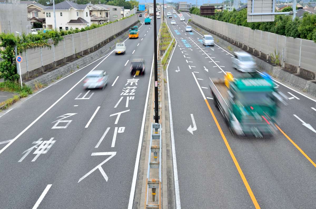 道路の技術基準を改定し脱炭素化を推進する　画像はイメージです（出所：123RF）